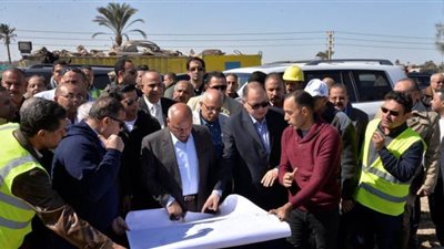 وزير النقل ينهي جولته بمشروع محور سمالوط