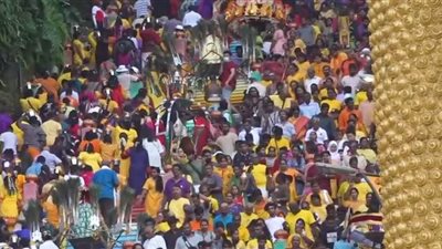 حشود ضخمة للهندوس بماليزيا رغم مخاوف فيروس كورونا (فيديو)