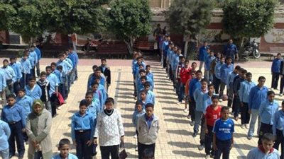 انطلاق الفصل الدراسي الثاني بتحية العلم والنشيد الوطني بجميع مدارس الجمهورية