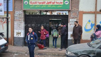 رغم الخوف من كورونا.. عودة التلامذة للمدارس بالقاهرة والجيزة للفصل الدراسي الثاني | صور