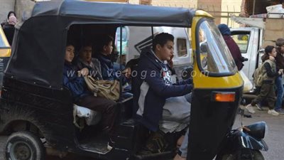 التوك توك والدراجات والميكروباصات.. أبرز وسائل نقل التلاميذ للمدارس | صور