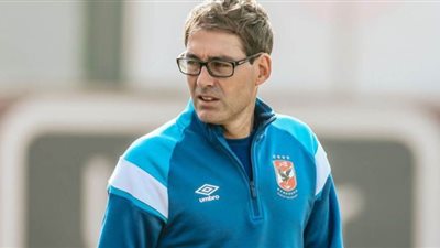 محاضرة بالفيديو للاعبي الأهلي في معسكر مباراة الطلائع