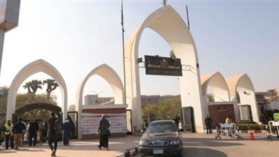 جامعة أسيوط تفتح أبوابها لاستقبال 84 ألف طالب في أول أيام الدراسة | صور