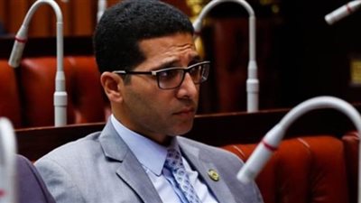 الحريري يطالب بضوابط تلزم القطاع الخاص بحد أدنى للأجور