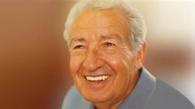 اختلف الزمن وعبدالقدوس باق.. «حتى لا يطير الدخان» 43 عاما بين الدراما والأدب