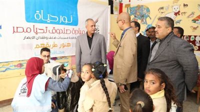 الكشف على 102 تلميذ بمدارس قنا ضمن حملة 