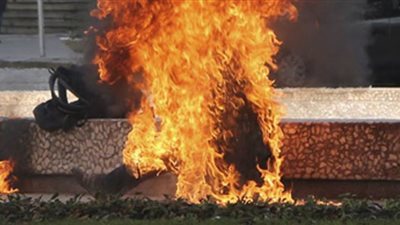 مواطن يتسبب في أزمة بعد انتحاره حرقا بتركيا | فيديو