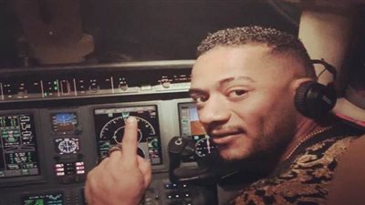 الطيار الموقوف لمحمد رمضان: مش عايز عربيات ولا ياقوت..عايز أخرج بتكريم