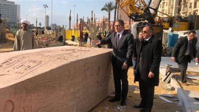 وزير السياحة والآثار يتفقد تركيب مسلة رمسيس الثاني بميدان التحرير