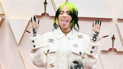 فائزة الجرامي بيلي إيليش بإطلالة سيئة في حفل الأوسكار 2020 | صور