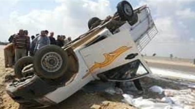 مصرع وإصابة 21 شخصا بحادث تصادم سيارتين في المنيا