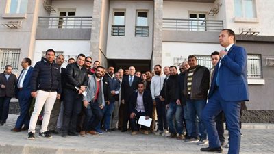 وزير الإسكان يتفقد مشروعات الطرق والإسكان الاجتماعي و