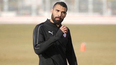 محمود عبدالعزيز يساند لاعبي الزمالك في السوبر المصري