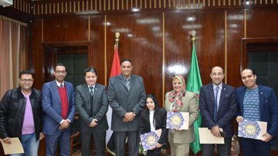 تكريم  8 مشاركين بمعرض دعم المنتجات الوطنية بجامعة المنصورة | صور