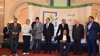 وزير الشباب يكرم أوائل الثانوية العامة بمؤسسة 