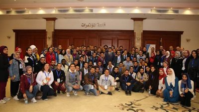 وزير الشباب يلتقى المشاركين في الموسم الثاني ببرنامج 