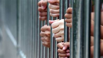 حبس عاطلين لحيازتهما 5 آلاف قرص مخدر في شرق القاهرة