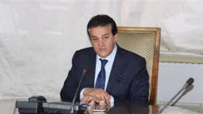 وزير التعليم العالي يستعرض تقريراً حول أداء المركز الإعلامي للوزارة