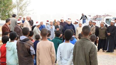 قافلة الأزهر إلى حلايب وشلاتين تبدأ تنفيذ أولى فعالياتها بالتواصل المباشر مع الناس 