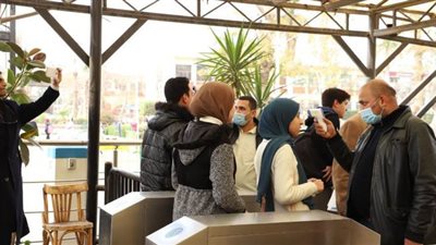 ماسح حراري في جامعة عين شمس لمواجهة فيروس كورونا | صور