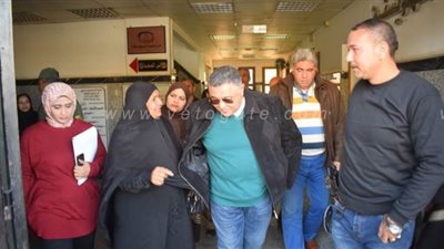 محافظ البحر الأحمر يوفر سماعة طبية لمريضة وينقذ طفلة بالغردقة | صور