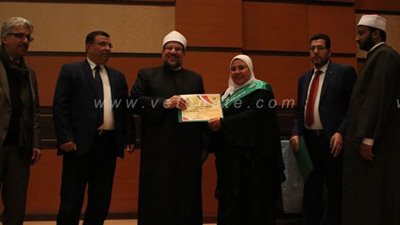 وزير الأوقاف يكرم الدفعة الأولى من الأكاديمية الدولية لتدريب الأئمة والواردات | صور