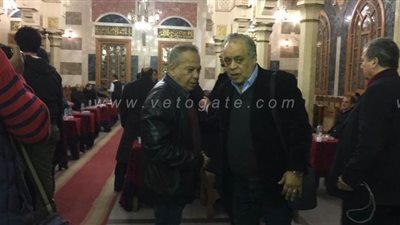 أسامة هيكل وأشرف زكي أول الحضور في عزاء لينين الرملي بمسجد عمر مكرم | فيديو وصور