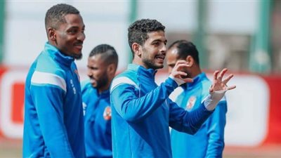 تدريب منفرد لأيمن أشرف وبادجي بعد استبعاده من لقاء الجيش