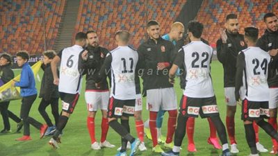 قطار الأهلى يواصل الانطلاق ويتخطى طلائع الجيش بثلاثية