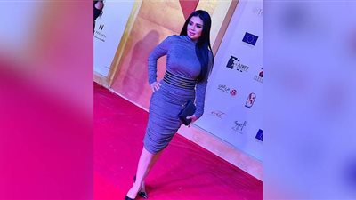 إطلالة مثيرة لرانيا يوسف في مهرجان أسوان لأفلام المرأة (فيديو)