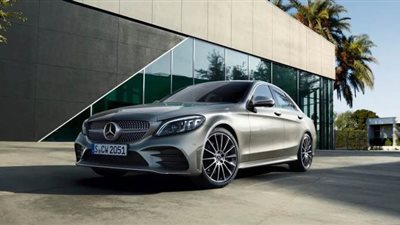 الطرق العامة تستقبل صغيرة مرسيدس | فيديو