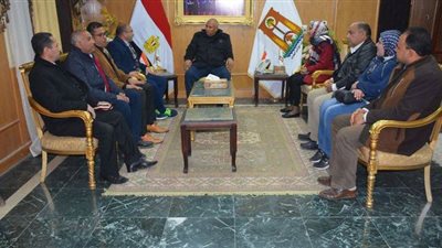 محافظ الوادى الجديد يلتقي وفد قافلة جسور الخير التابعة لجامعة المنصورة