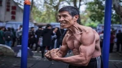 رفض ارتداء الكمامة.. وفاة بطل الصين في كمال الأجسام بفيروس كورونا | صور