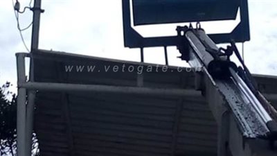 إعادة تركيب شبكة الأسلاك الهوائية بعد سقوطها بسبب سوء الطقس في بورسعيد