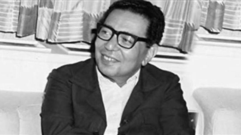 الكاتب الصحفى احمد