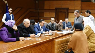 محافظ البحيرة يلبي طلبات ٢٧ مواطناً باللقاء الأسبوعي
