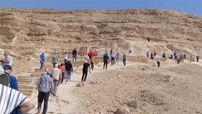 وفد سياحي من 3 دول يزور آثار المنيا | صور
