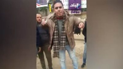 شاهد.. أنصار هشام بدوي يعتدون على مصور موقع صدى البلد في لجنة بالجيزة
