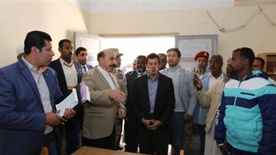 خلال جولته بأسوان.. وزير الرياضة يوجه بزيادة دعم مركز شباب الدر وتنقالة | صور