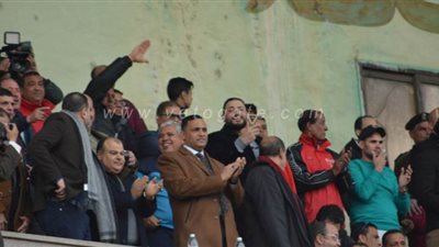 شاهد.. فرحة هيسترية لمحافظ الدقهلية بعد الفوز علي غزل المحلة