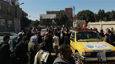 زحام أمام لجان قرى المرشحين بانتخابات البرلمان التكميلية بملوي في المنيا | فيديو وصور