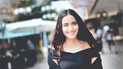 فايا يونان تشعل استوديو 