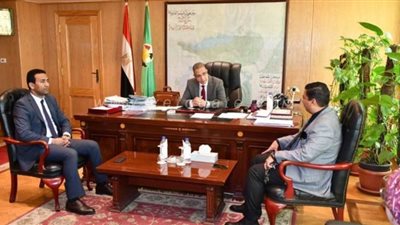 محافظ الفيوم ووفد 