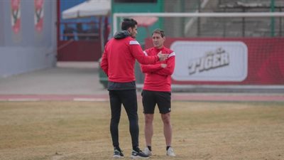 فايلر يعقد جلسة خاصة مع شريف إكرامي بمران الأهلي