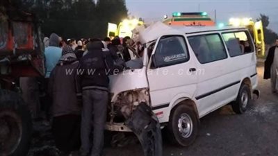 مصرع وإصابة 13 شخصا في تصادم مروع بالشرقية | صور