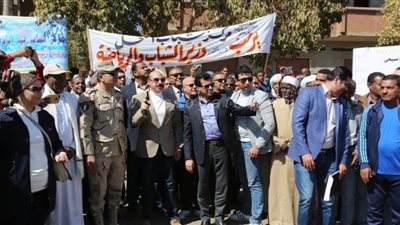 وزير الرياضة ومحافظ أسوان يشهدان انطلاق سباق النوبة بمشاركة ١٠٠٠ متسابق | صور