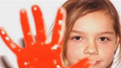 العالم يحتفل بيوم اليد الحمراء | فيديو