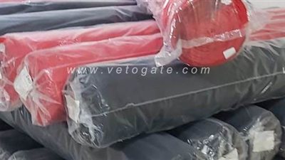 مصادرة 143 ألف متر أقمشة مهربة جمركيا داخل مخزن في السلام | صور