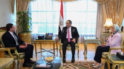 وزير الاتصالات يتابع مشروعات ميكنة الخدمات للتيسير على المستثمرين