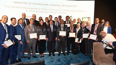 وزير البترول يسلم الشهادات لخريجي الفترة التدريبية بشركات بيكرهيوز العالمية